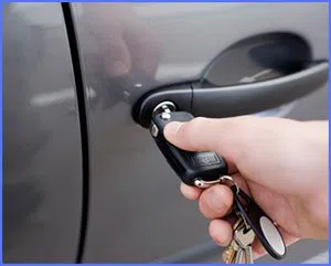 Hollywood Emergency Locksmith Hollywood, FL 954-283-1778 - car-door-unlocking